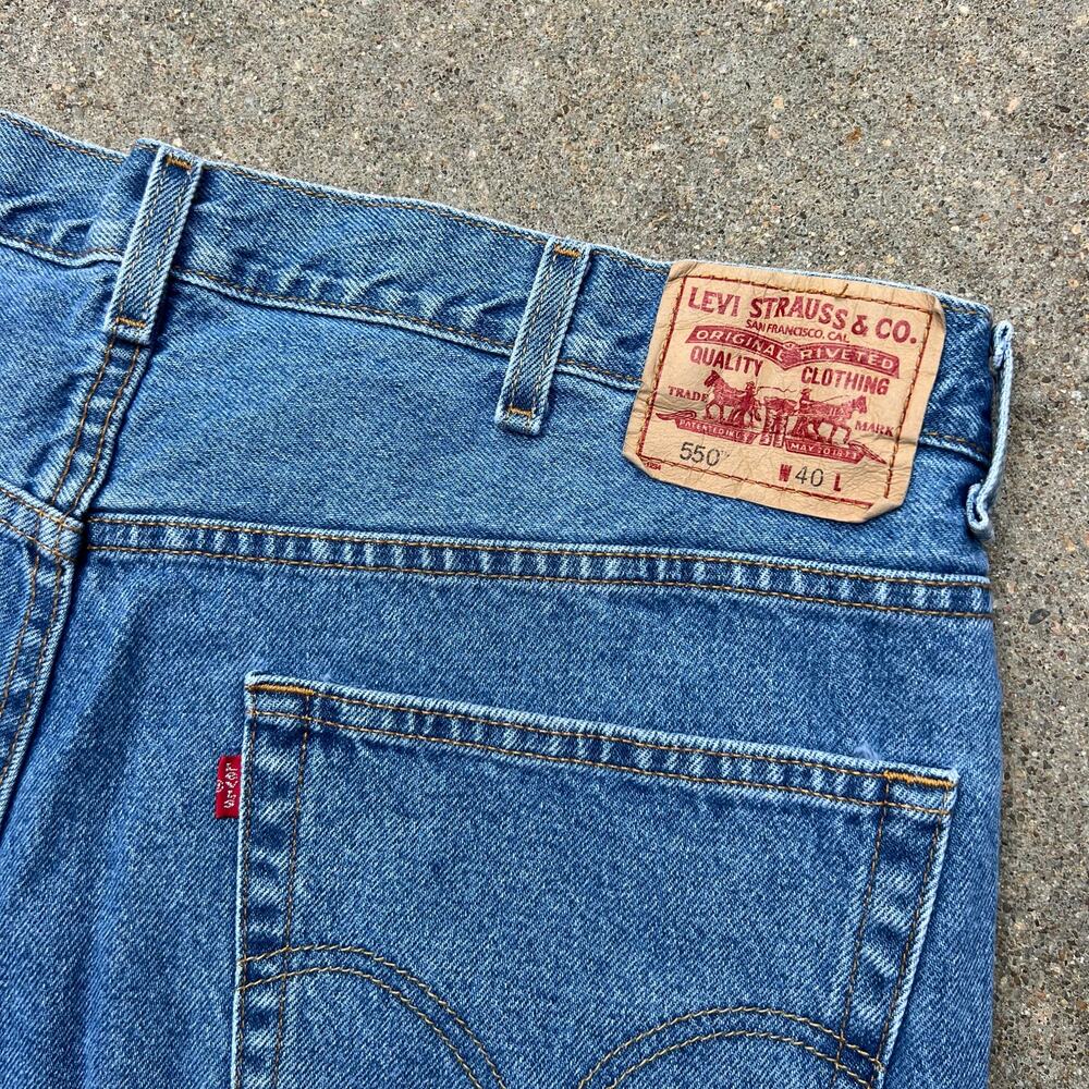 Vintage Y2K Levi's 550 Relaxed Fit Blue Jean Shorts Jorts Size 40 - Picture 2 of 9